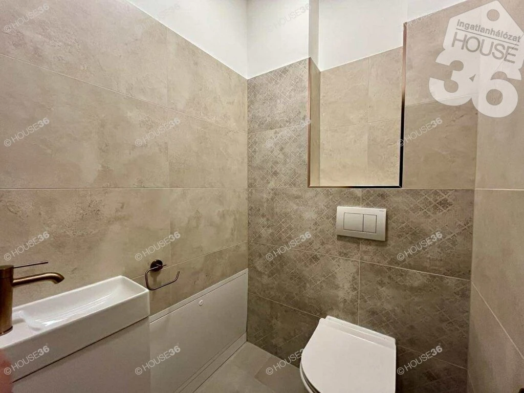 KECSKEMÉT BELVÁROSÁBAN NAPPALI+3 SZOBÁS 2. EMELETI LUXUSLAKÁS TERASSZAL ELADÓ