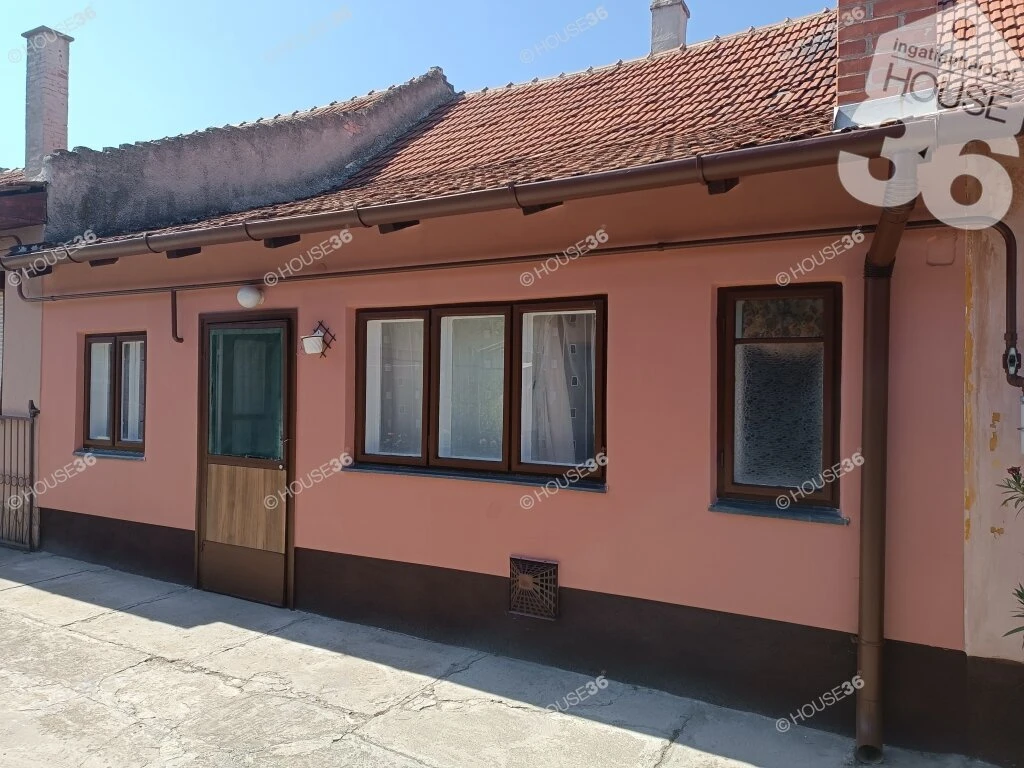 Barátságos otthon a központban!