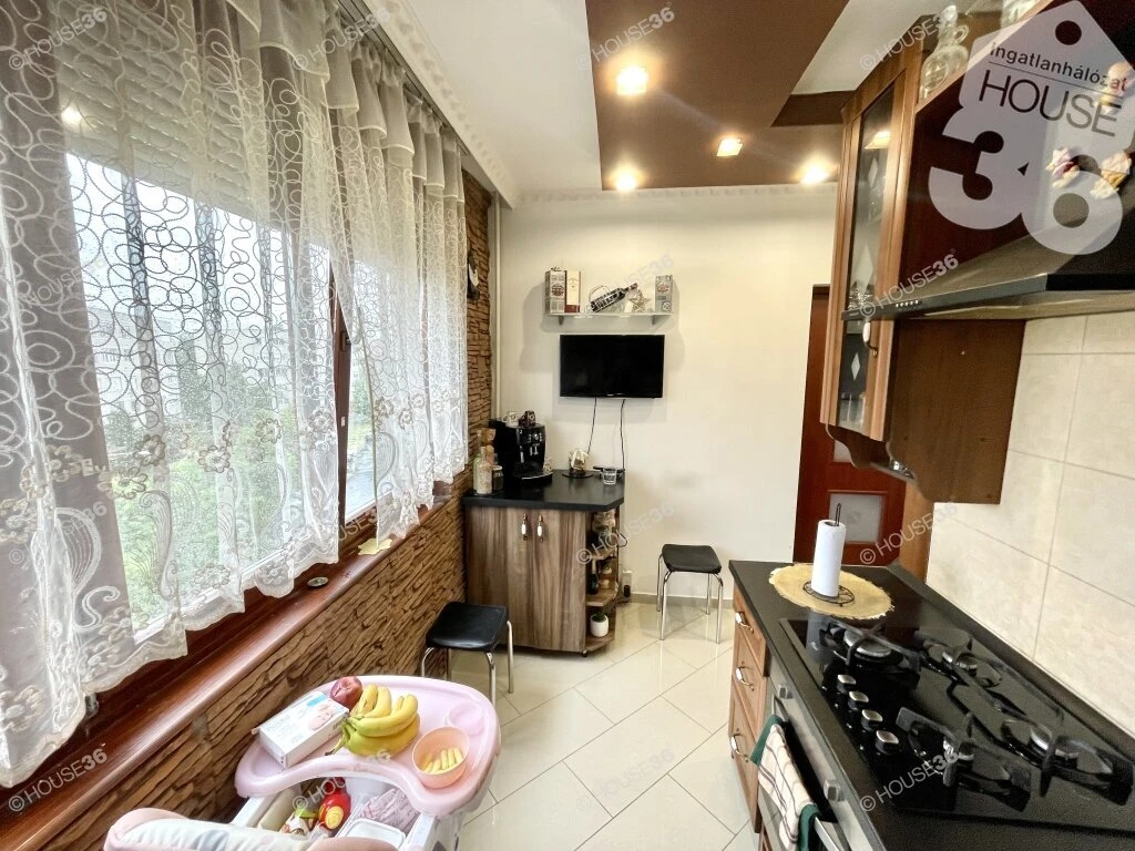 Kiskunfélegyháza Petőfi lakótelep – Felújított, erkélyes 62 m²-es lakás!