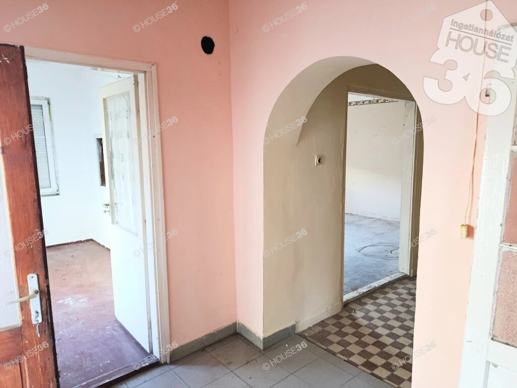Takaros ház, önálló telken, sok lehetőséggel!