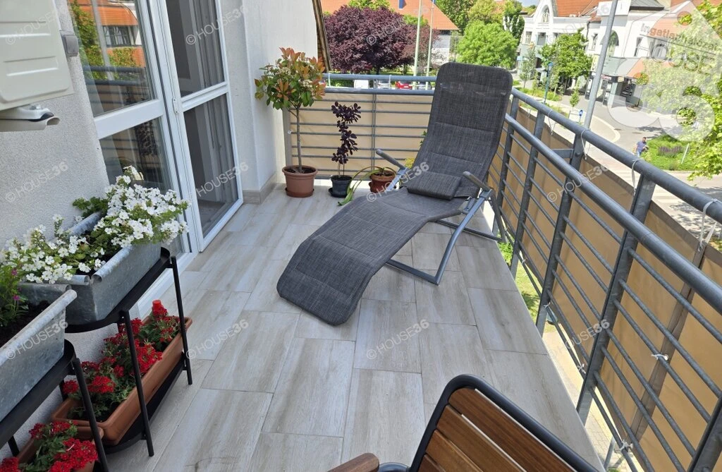 Félegyháza központjában, gyönyörű panorámával, újszerű lakás eladó!