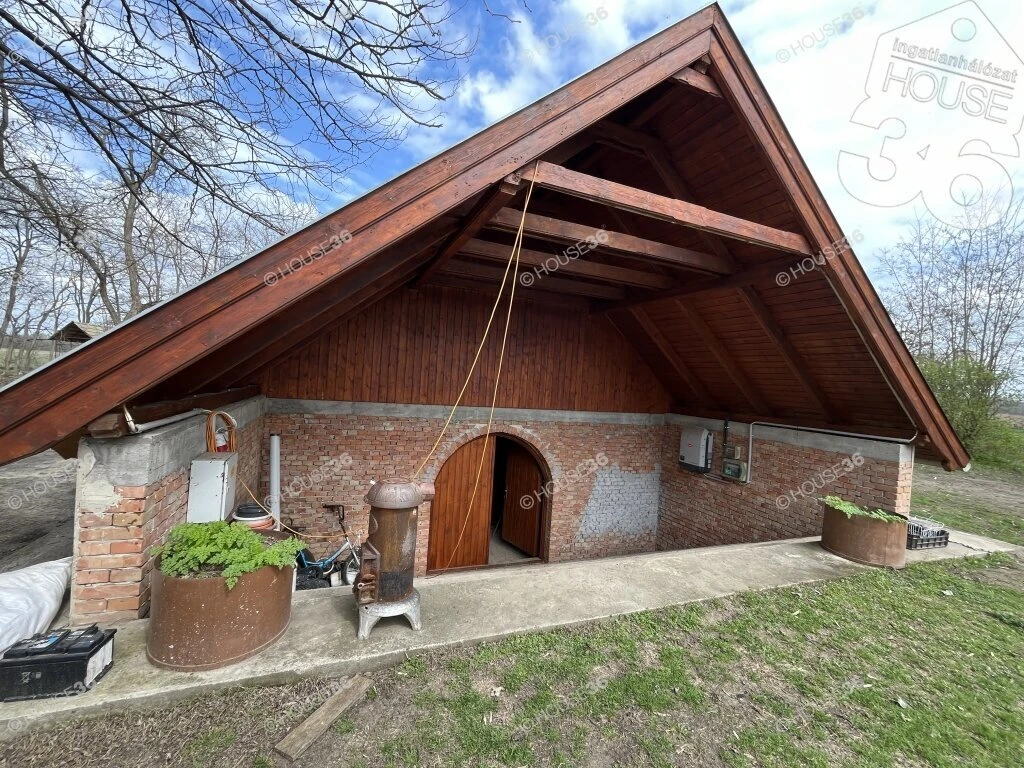Működő Biogazdaság, sertésfeldolgozóval, vevőkörrel Eladó!