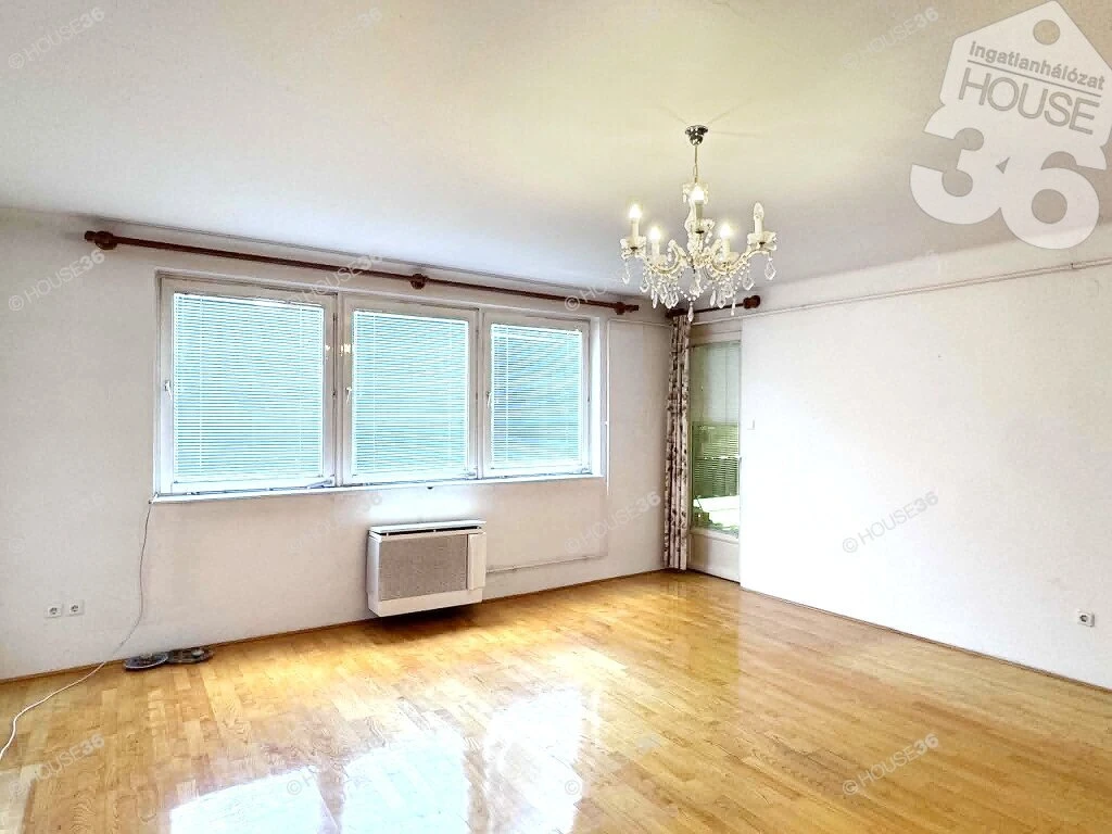 Belvárosi nappali + 3 szobás, erkélyes lakás eladó!