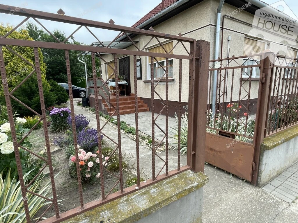 SOLTON a Harmat utcában 3 szobás CSALÁDI HÁZ eladó!