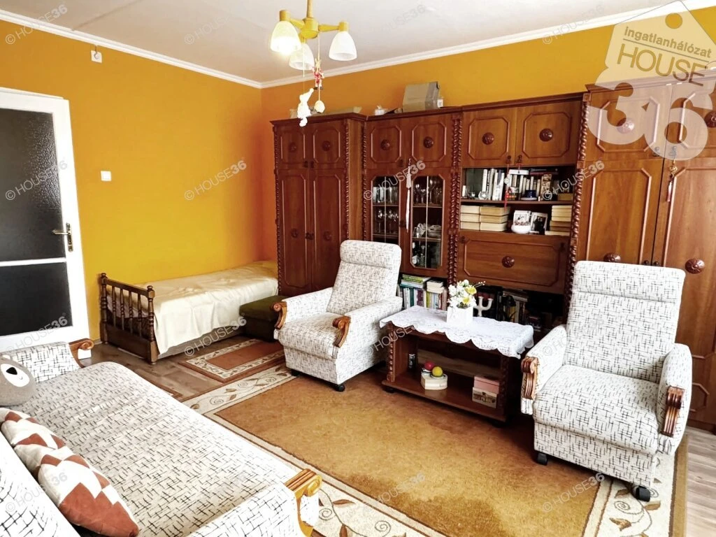Széchenyi-városi, II. emeleti, FELÚJÍTOTT, 2 szobás LAKÁS eladó!