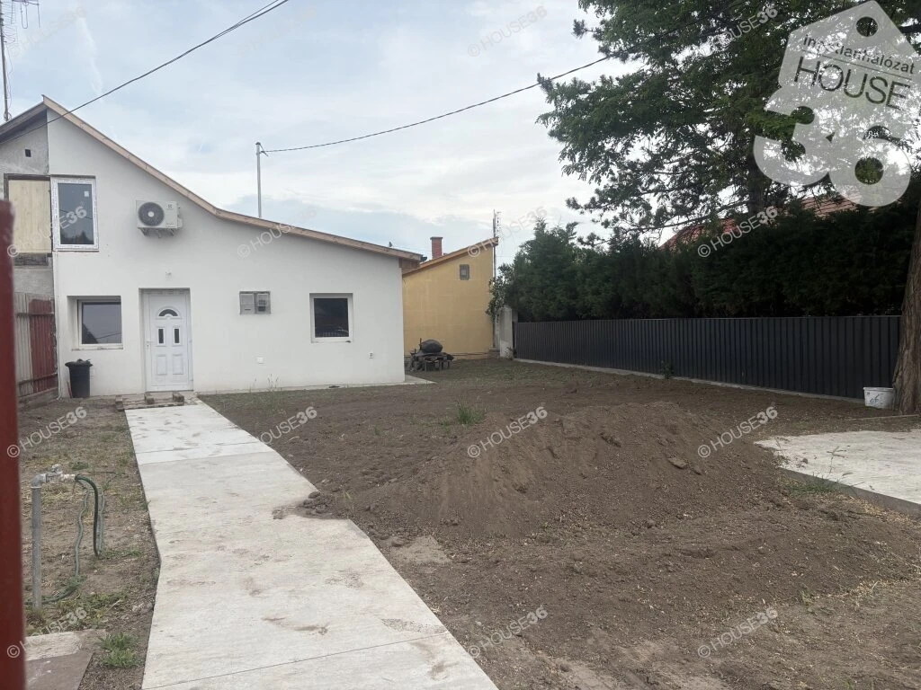 Kecskeméten a Vacsiközben lakóház eladó!
