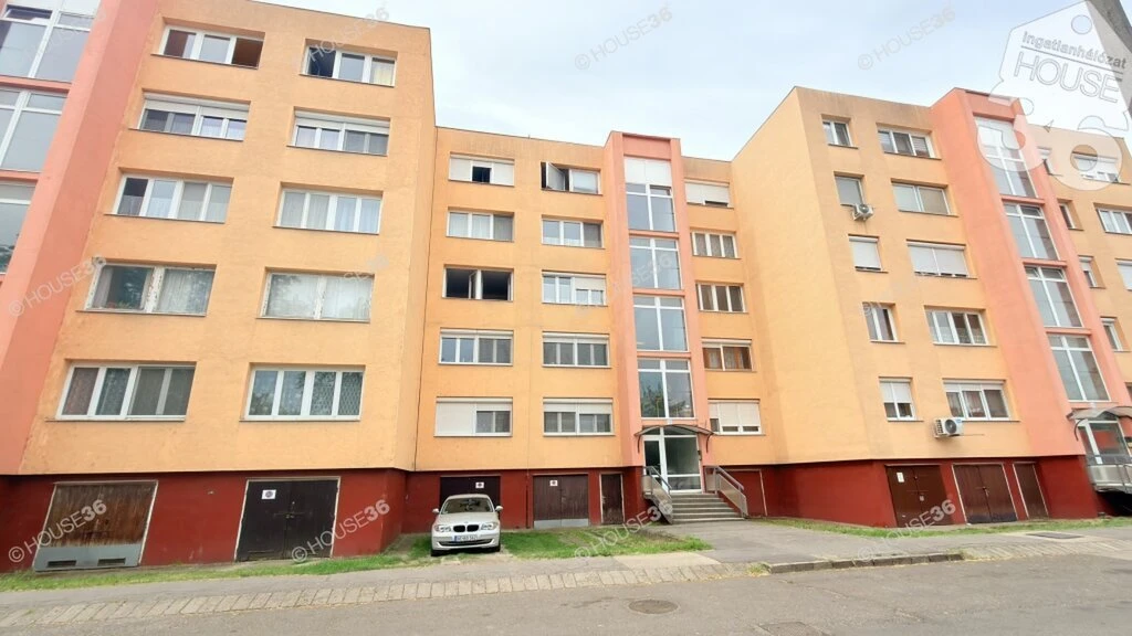 c3-1-name c2-20-name, Kecskemét, Forradalom utca
