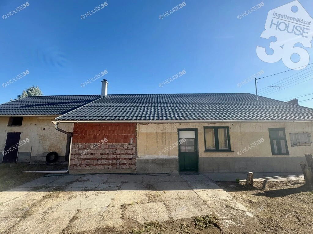 Lakitelek központjában családi ház eladó!