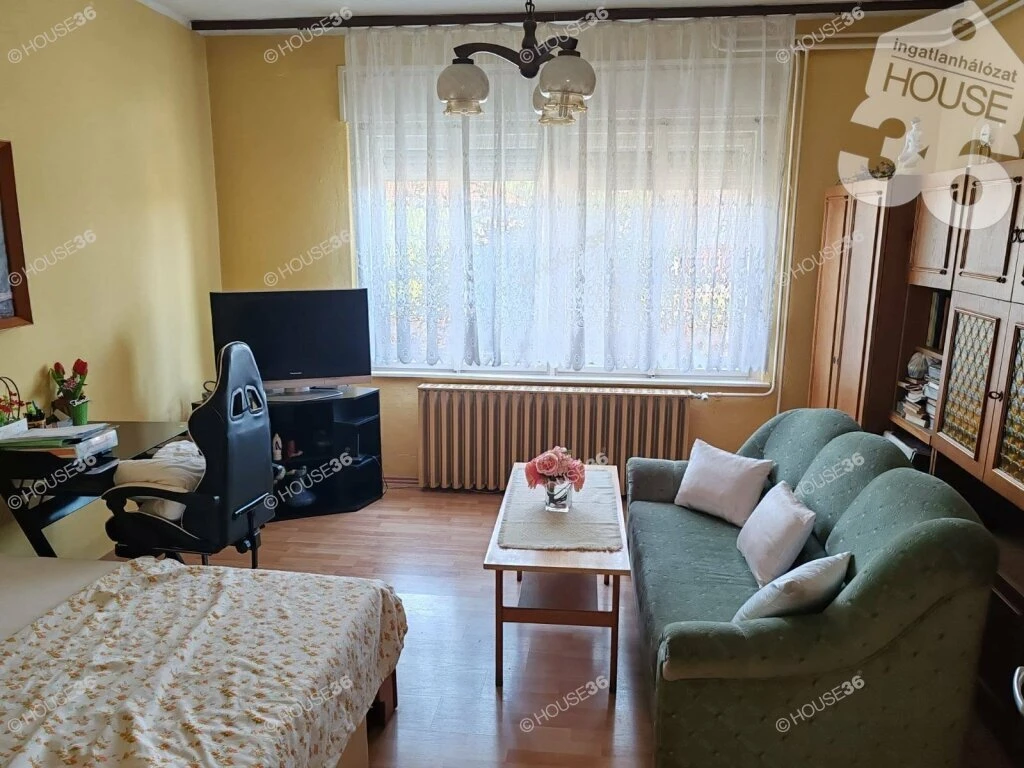 Kapuvári családi ház két műhellyel! Otthonnak és befektetésnek is kiváló!