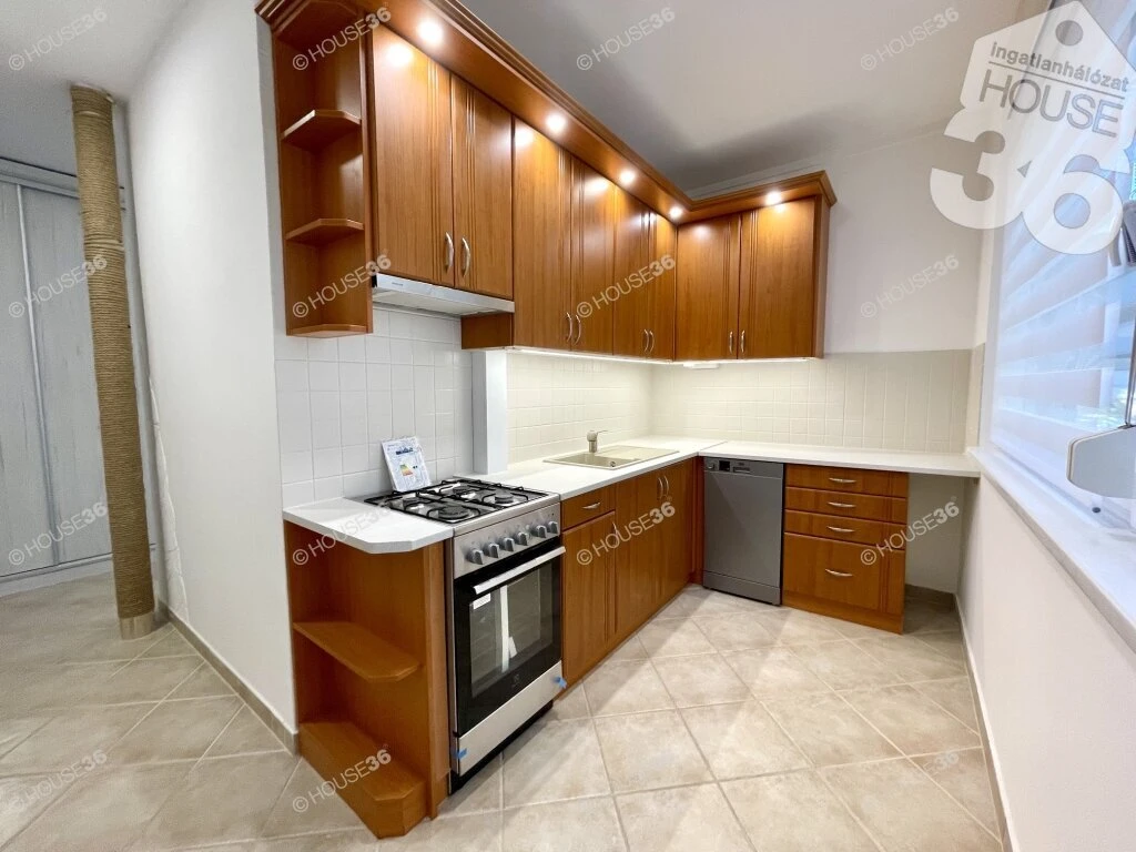 Első emeleti, azonnal költözhető, 55 m²-es, 2 szobás felújított lakás eladó!