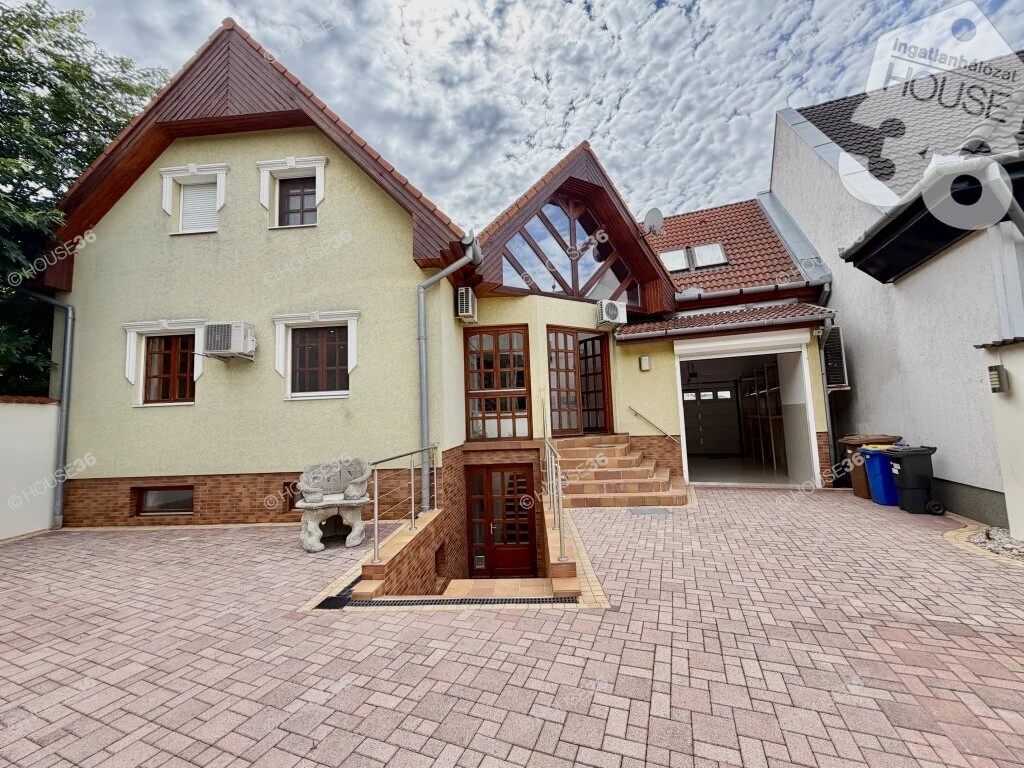 Azonnal költözhető családi ház eladó Kecskeméten a Petőfivárosban!