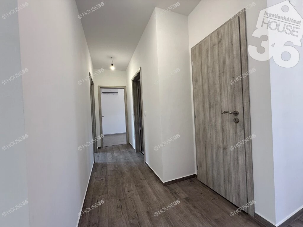 Nappali + 3 szobás új építésű családi ház eladó Ballószögön!