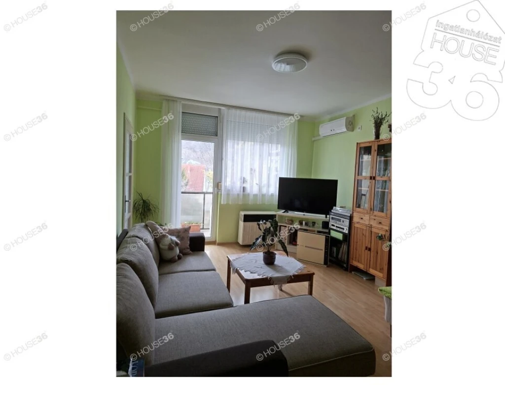 Felújított, erkélyes lakás, klímával, modern fűtéssel Szekszárdon !