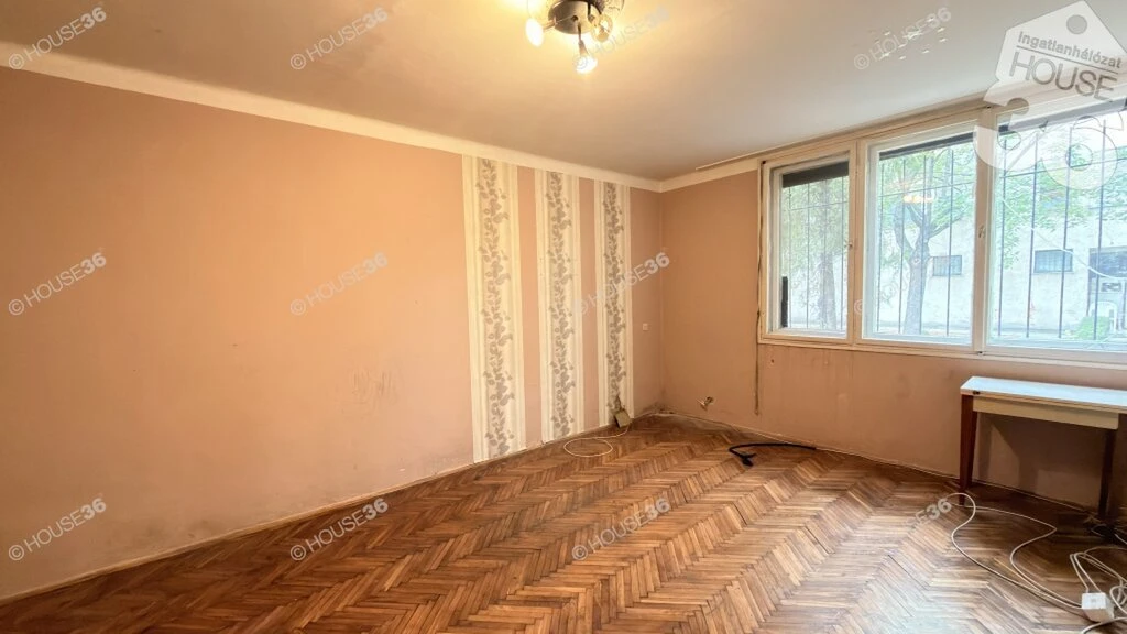 Kecskeméten FÖLDSZINTI 2 szobás lakás eladó!