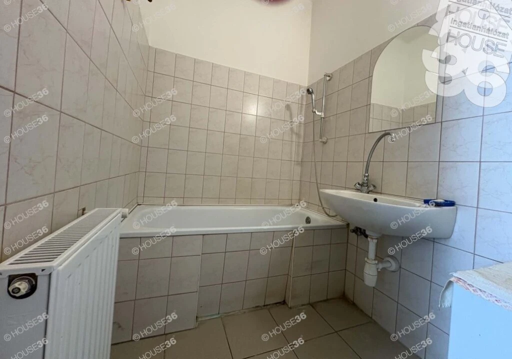 Homokbányai, 1,5 szobás, első emeleti lakás eladó!