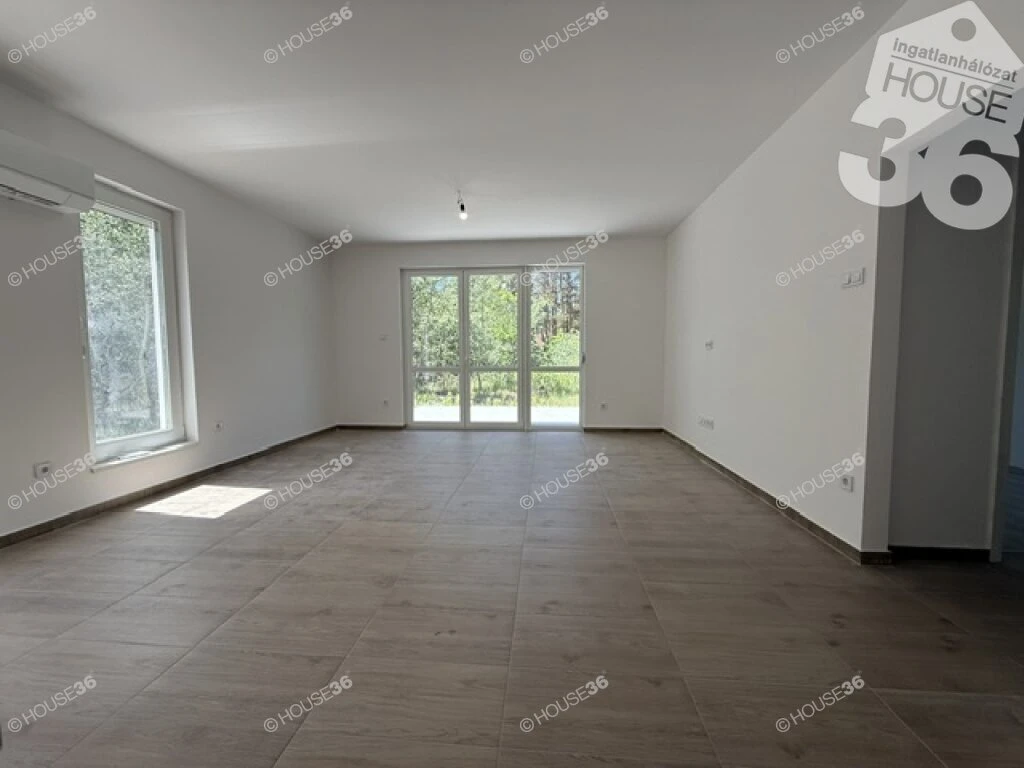 Nappali + 3 szobás, 81 m2-es családi ház eladó Ballószögön!