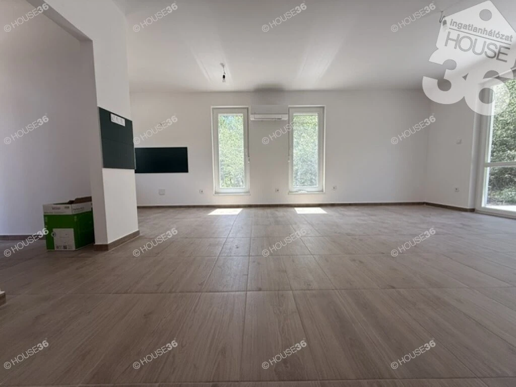Nappali + 3 szobás, 81 m2-es családi ház eladó Ballószögön!