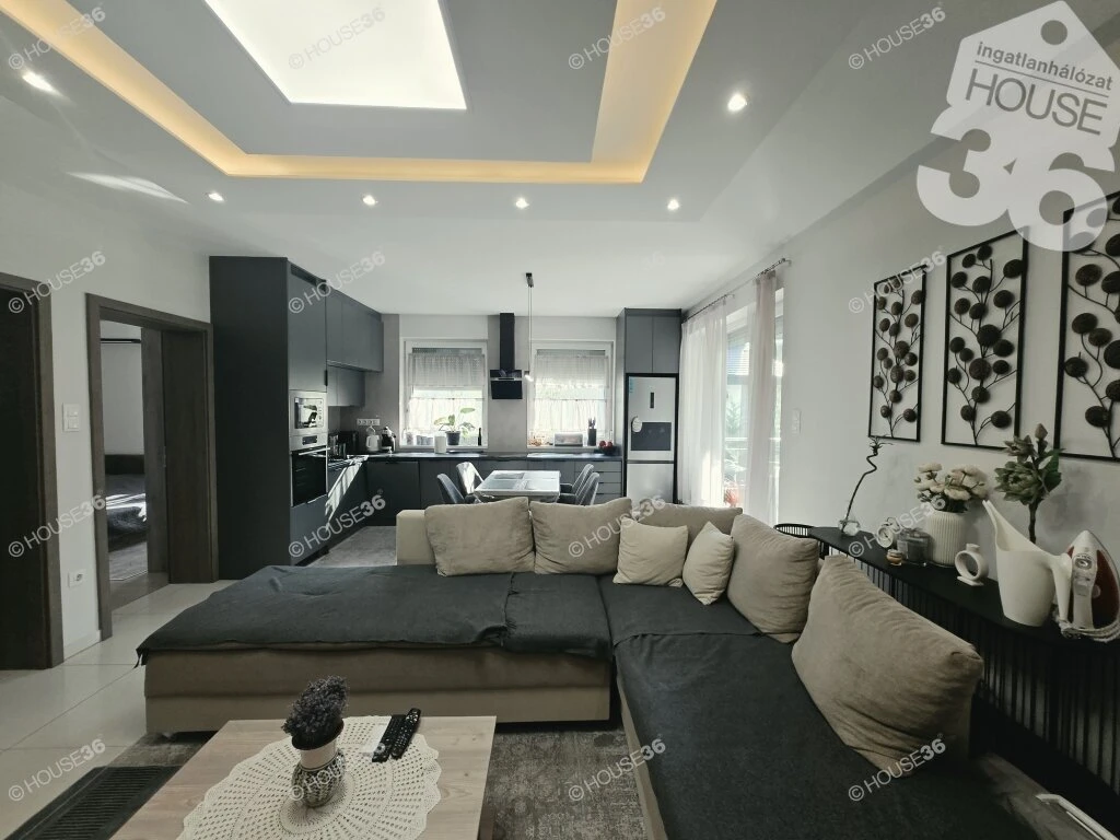 Ballószögi 5 szobás családi ház, A+ energetikával, 1052 m²-es telken eladó!