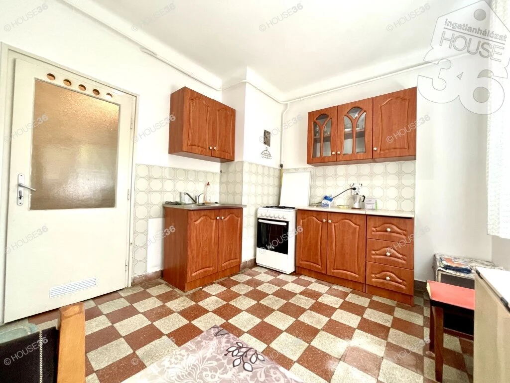 Azonnal költözhető, Kecskemét belváros, első emeleti, erkélyes 41 m²-es lakás!