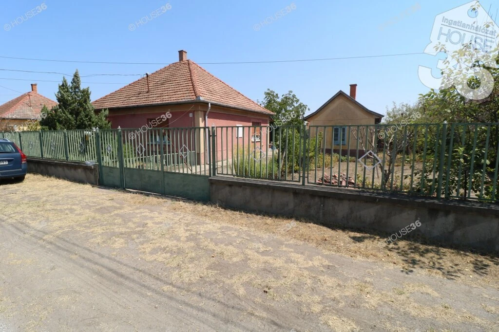KISKŐRÖSÖN, 2 SZOBÁS, 70 m2-es CSALÁDI HÁZ ELADÓ!