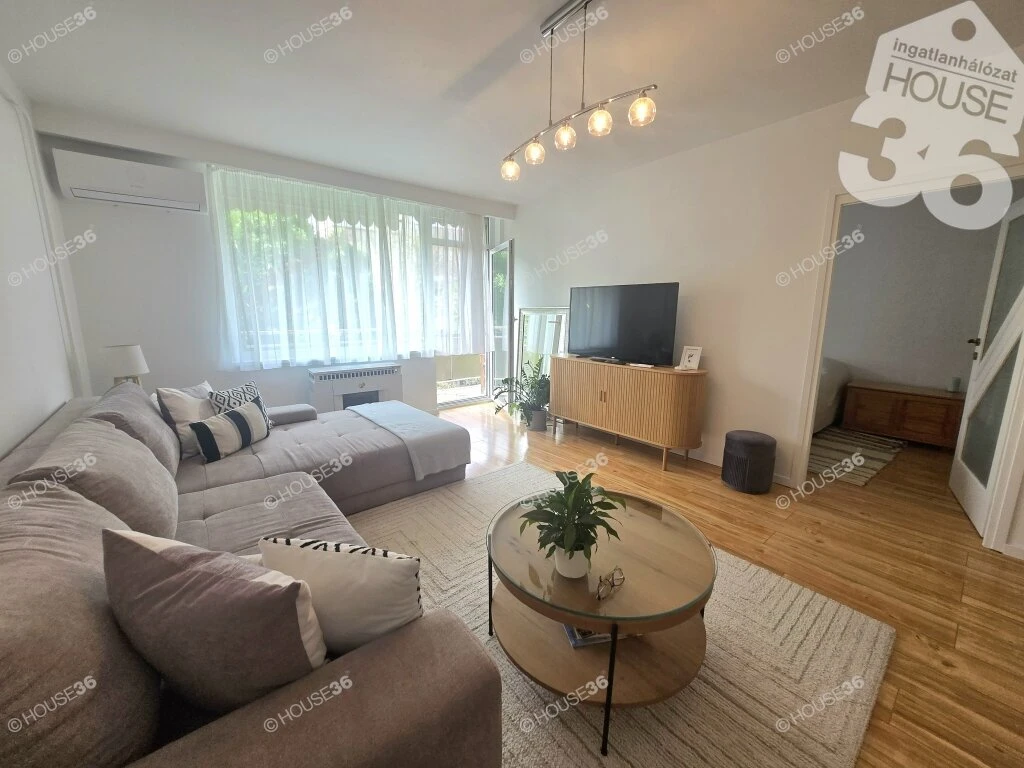 Izlésesen felújított tágas 62m2-es erkélyes lakás eladó Nagykőrösön!
