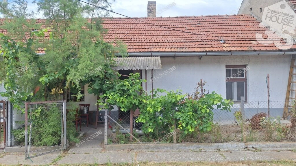 Hangulatos HÁZRÉSZ a BELVÁROSBAN! BEFEKTETŐKNEK KIVÁLÓ LEHETŐSÉG!