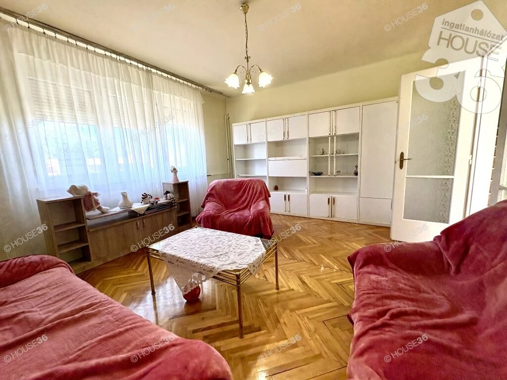 Kitűnő áron a Petőfivárosban családi ház eladó!