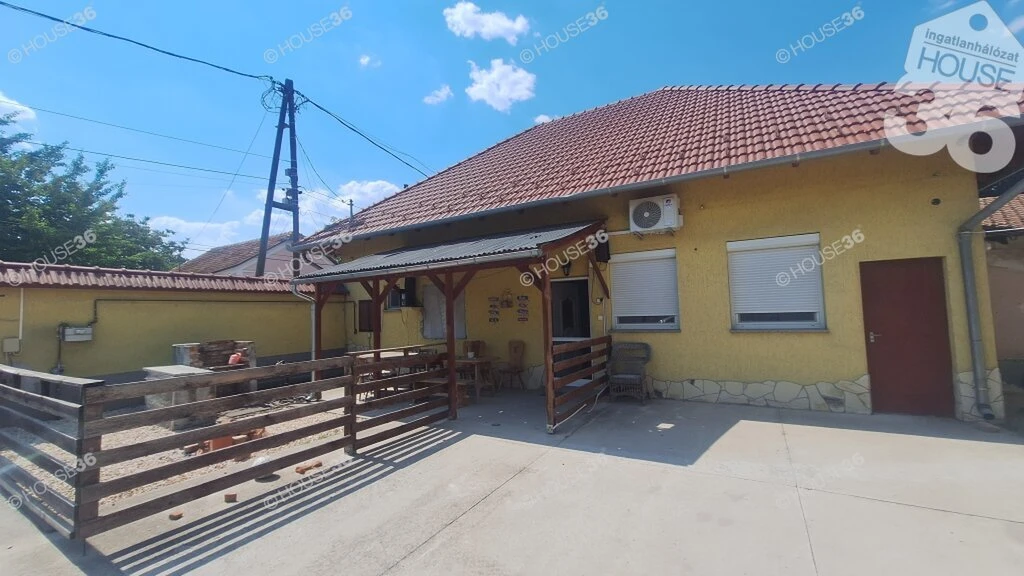ELADÓ CSALÁDI HÁZ a Kossuthvárosban!