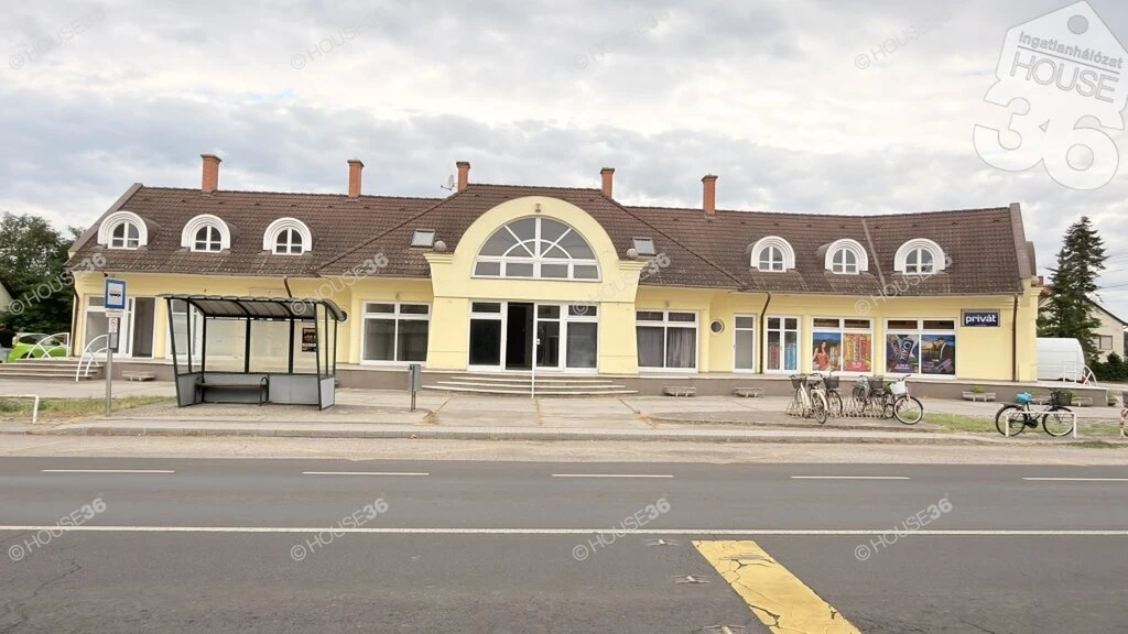 Jászszentlászlón teljes üzletház eladó!