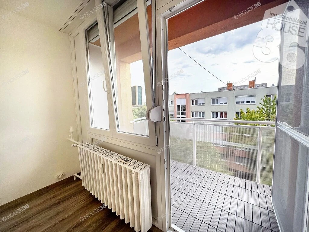 Kecskemét Széchenyivárosban IV. emeleti, 2 szobás, 62 m2-es erkélyes lakás eladó!