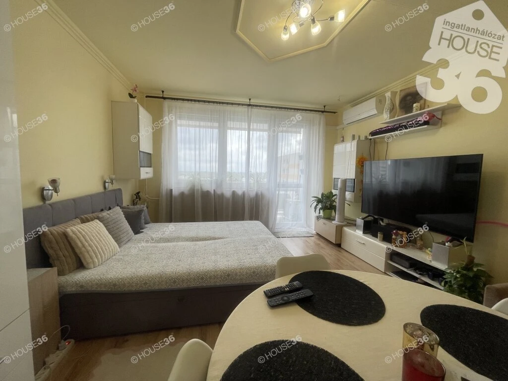 Petőfi Sándor utcában lakás eladó!