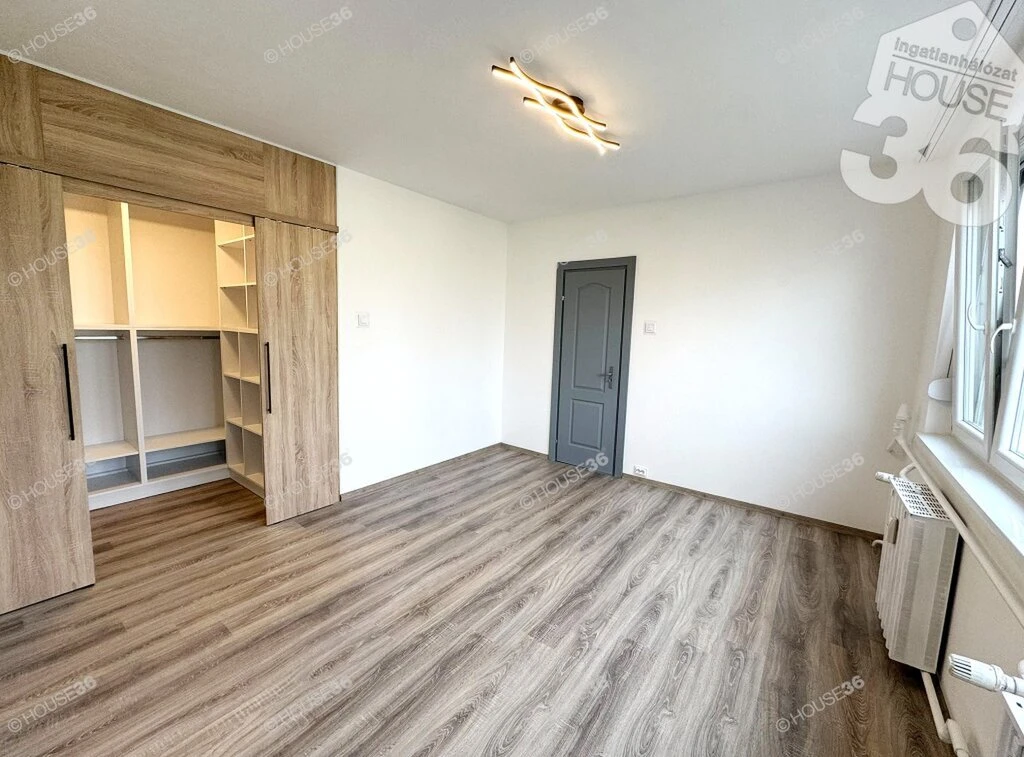 Kecskemét Széchenyivárosban 4.emeleti, 2 szobás, 62 m2-es erkélyes lakás eladó!