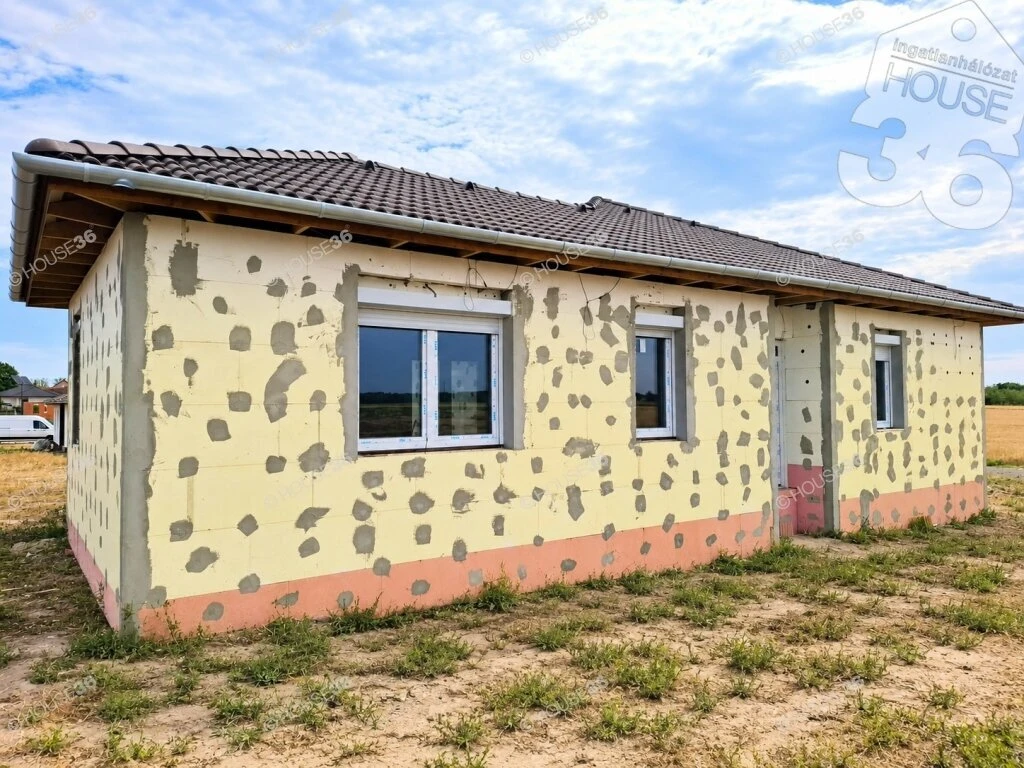 KECSKEMÉT MELLETT, ÚJ ÉPÍTÉSŰ TÉGLAHÁZ, MÉG 5% ÁFÁVAL ELADÓ!