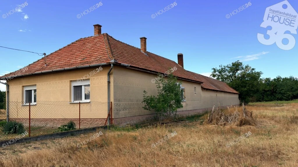 Kunszállás-Kunbábonyban családi ház eladó!