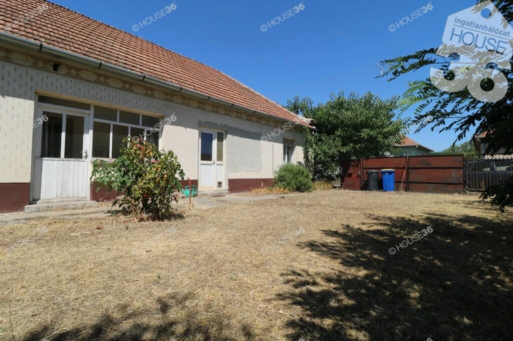 KÉT SZOBÁS CSALÁDI HÁZ ELADÓ! (3466 m2 telekterület!)