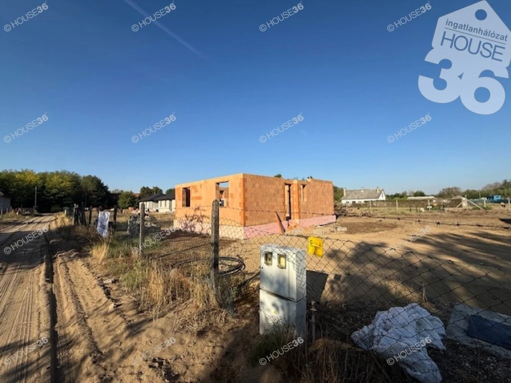 Új építésű, 73 m2 es, nappali + 2 szobás ház, eladó Kecskeméten!