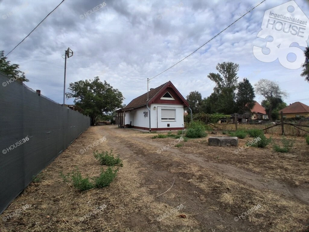 ELADÓ Szuper kis ház a Szarkásban!