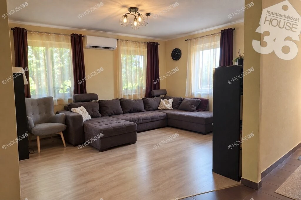 Kecskeméten eladó egy nappali + 3 szobás családi ház!