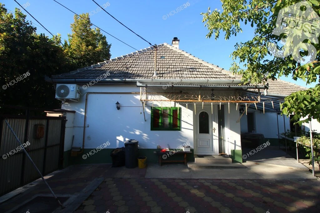 MISKE KÖZPONTJÁBAN NAGYMÉRTÉKBEN FELÚJÍTOTT 2 SZOBÁS CSALÁDI HÁZ ELADÓ!