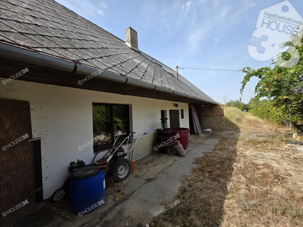 Panorámás tanya eladó Szekszárdon!