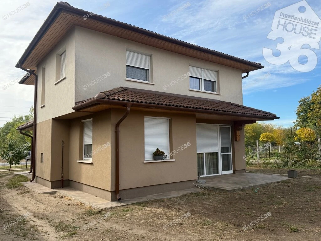 127 m2-es, 5 szobás, modern családi ház Kecskeméten!