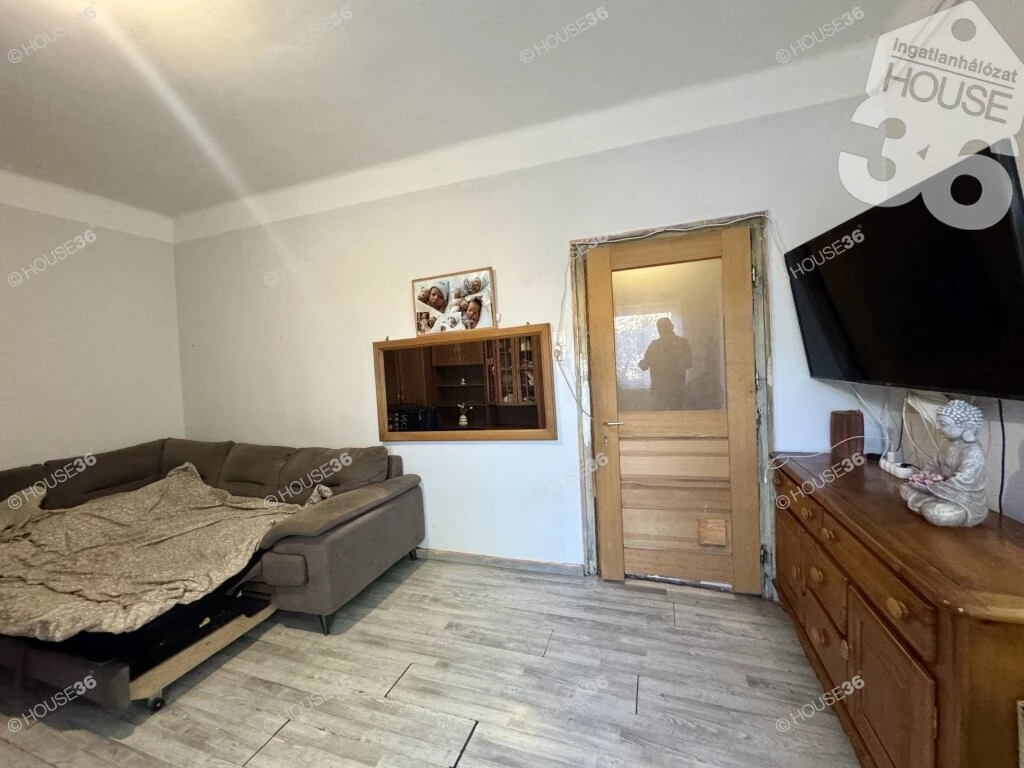 Kecskeméten, Petőfivárosban 1 szobás ház eladó!