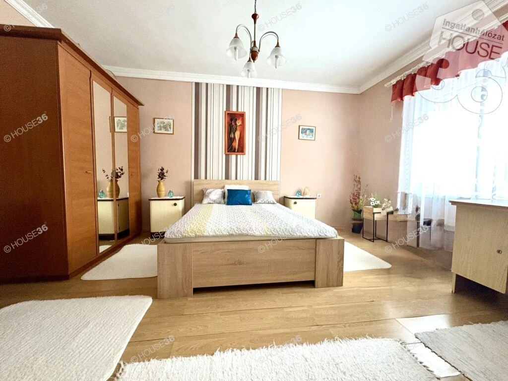 Takaros 2 szobás, 70 m2-es ház eladó kicsi kerttel, gépkocsibeállóval!