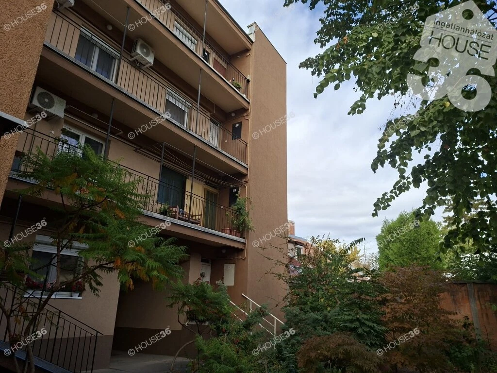 Kecskeméten Belvárosi 3 szobás, napfényes lakás eladó