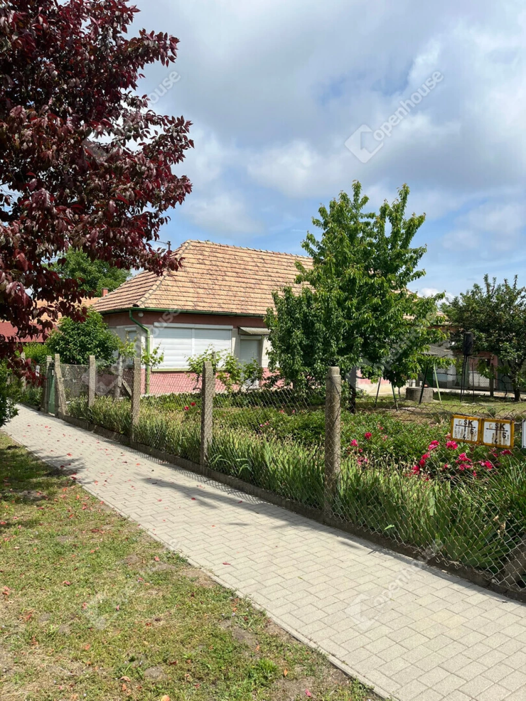 c3-1-name c2-1-name, Gárdony, Dinnyés