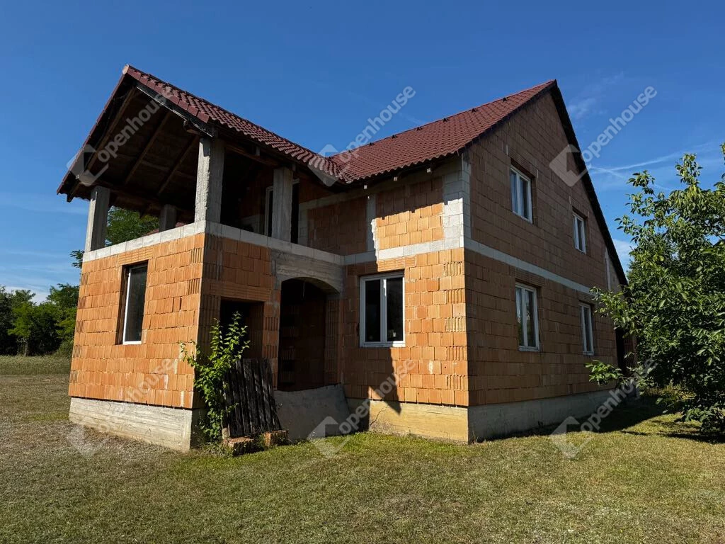 Eladó szerkezetkész családi ház Zámolyon