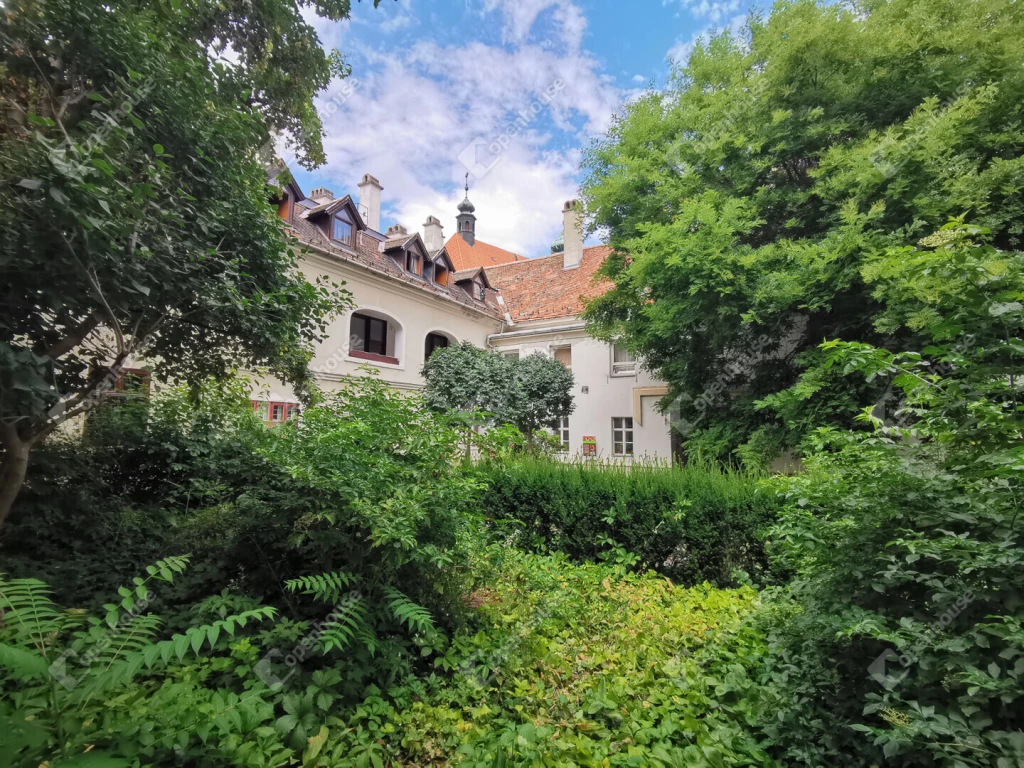 Eladó társasházi lakás a történelmi belvárosban