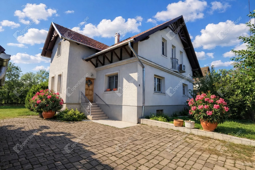 Eladó családi ház a város szívében