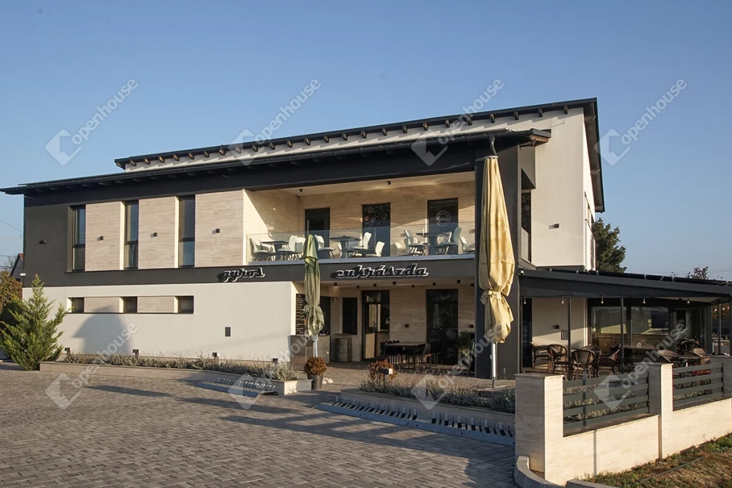 Eladó nívós cukrászda és büfé Szabadbattyánban, a 7-es főút mellett