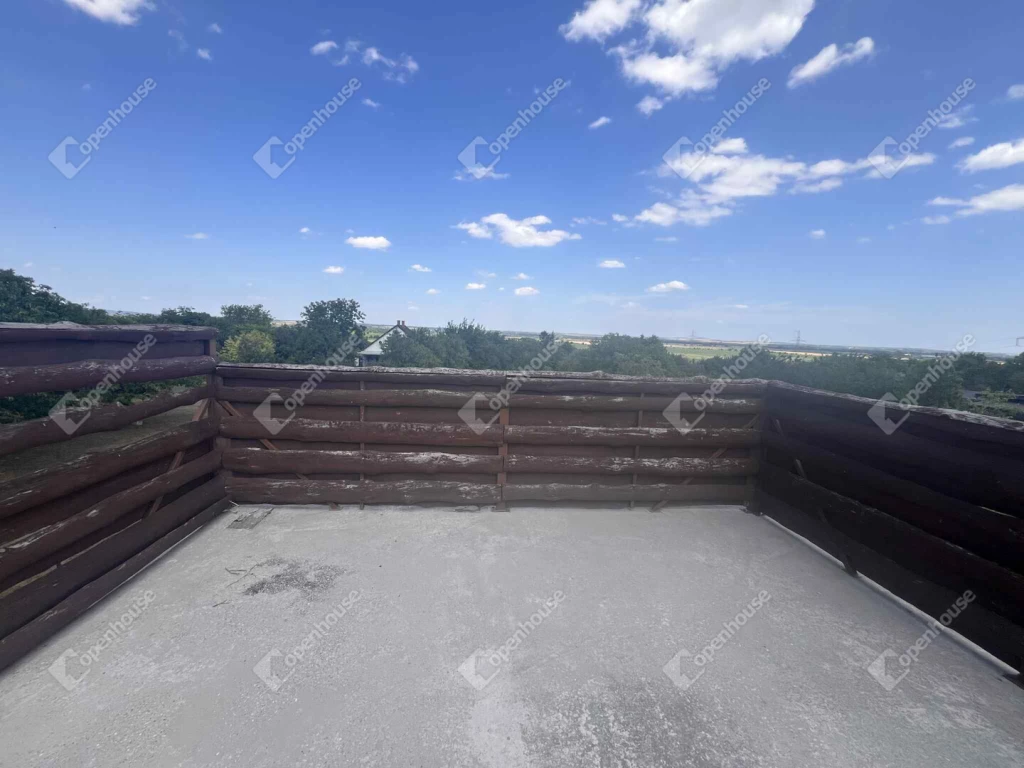 Tágas családi ház eladó Iszkaszentgyörgyön – kert, panoráma, nyugalom